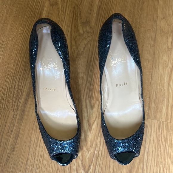 LOUIS VUITTON, BLACK SEQUINS OPEN TOE HEELS 40 1/2 with original red bag - Picture 12 of 13